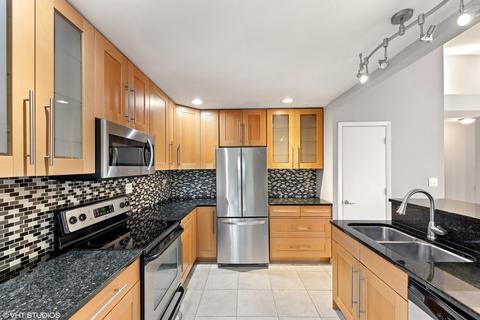 321 Pinecroft Dr, Roselle, IL 60172 photo 11