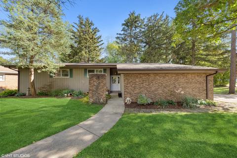 321 Pinecroft Dr, Roselle, IL 60172 photo 2