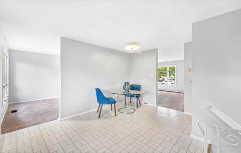 60 Lance Dr, Des Plaines, IL 60016 photo 4