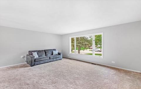 60 Lance Dr, Des Plaines, IL 60016 photo 8