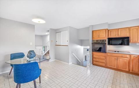60 Lance Dr, Des Plaines, IL 60016 photo 3