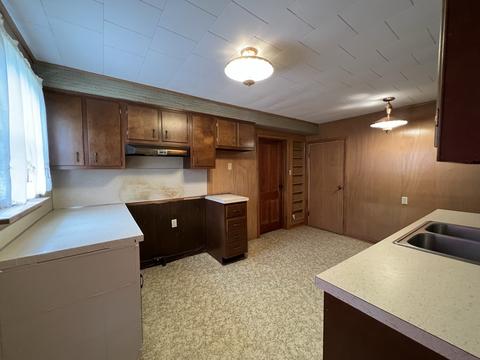 511 W Ringold St, Freeport, IL 61032 photo 8