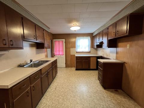 511 W Ringold St, Freeport, IL 61032 photo 11