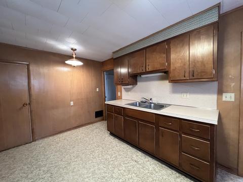 511 W Ringold St, Freeport, IL 61032 photo 10