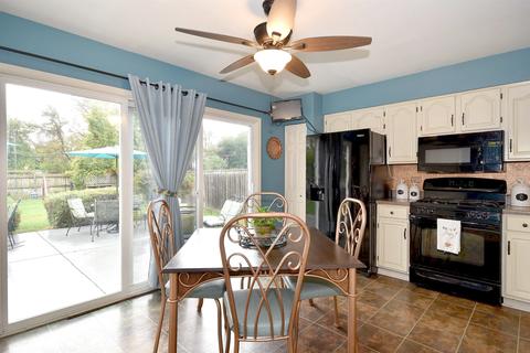1290 Sebring Cir, Elgin, IL 60120 photo 6