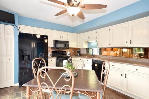 1290 Sebring Cir, Elgin, IL 60120 photo 8