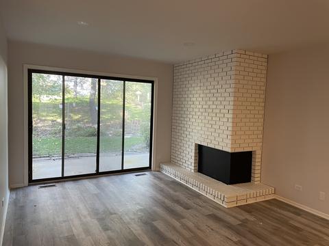 19 Creekside Cir #B, Elgin, IL 60123 photo 4