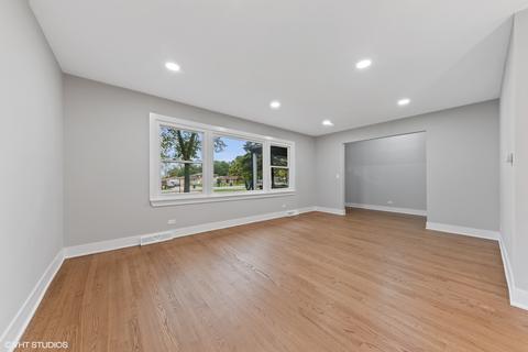 1007 Valewood Rd, Bartlett, IL 60103 photo 2