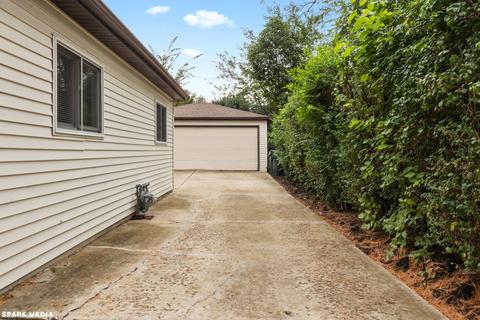 405 Alpine Ln, Hoffman Estates, IL 60169 photo 25