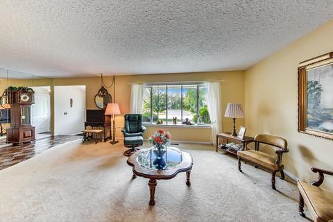 1840 Silverwillow Dr, Glenview, IL 60025 photo 2