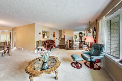 1840 Silverwillow Dr, Glenview, IL 60025 photo 3