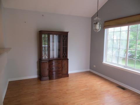 89 Cantal Ct, Wheeling, IL 60090 photo 2