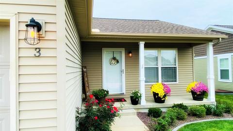3 Barclay Ct, Bloomington, IL 61705 photo 2