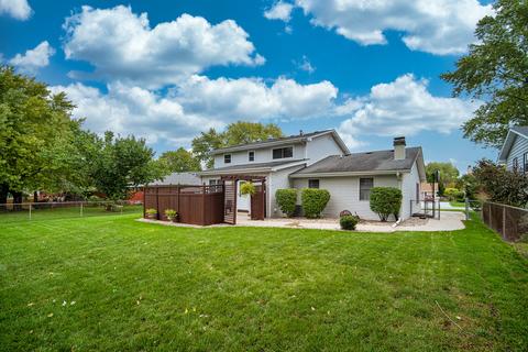 1060 Adobe Dr, Aurora, IL 60506 photo 2