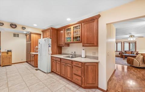 111 Lilac Ct, Rolling Meadows, IL 60008 photo 15