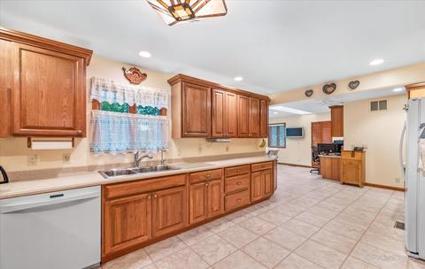 111 Lilac Ct, Rolling Meadows, IL 60008 photo 12