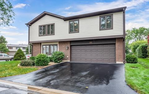 111 Lilac Ct, Rolling Meadows, IL 60008 photo 2