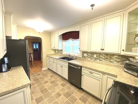 327 E Union St, Seneca, IL 61360 photo 10