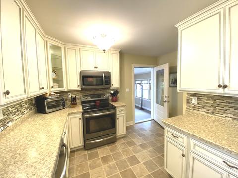 327 E Union St, Seneca, IL 61360 photo 9