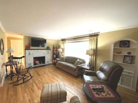 327 E Union St, Seneca, IL 61360 photo 6
