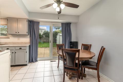 1020 Pheasant Run Ln, Aurora, IL 60504 photo 4