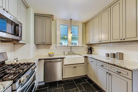 1027 Mapleton Ave, Oak Park, IL 60302 photo 9