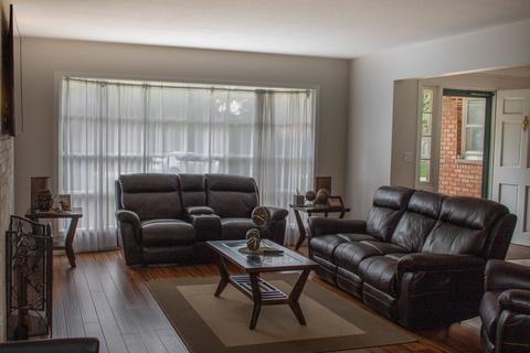 1128 Forest Dr, Elgin, IL 60123 photo 4