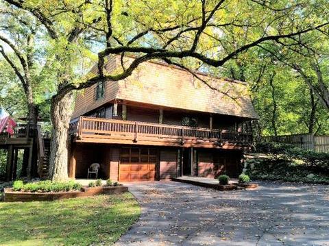 100 E Surrey Ln, Barrington, IL 60010 photo 1
