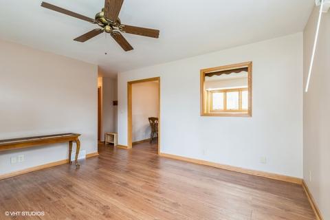 723 Cooper Ct, Genoa, IL 60135 photo 2