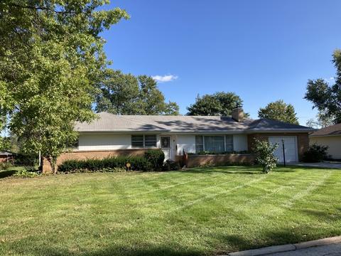 8 Grandview Dr, Normal, IL 61761 photo 1