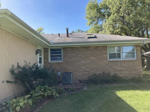 8 Grandview Dr, Normal, IL 61761 photo 3