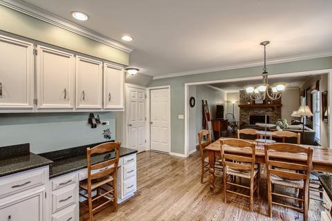 2061 Childs Ct, Wheaton, IL 60187 photo 10
