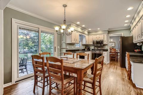 2061 Childs Ct, Wheaton, IL 60187 photo 11