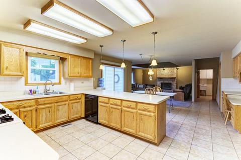 16011 S Dan Oconnell Dr, Plainfield, IL 60586 photo 2