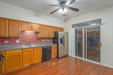718 Eberly Ct, Plano, IL 60545 photo 4