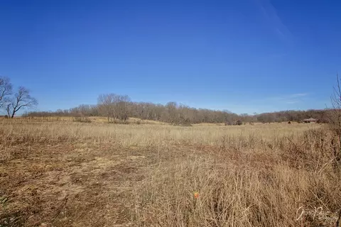 8719 Country Shire Ln, Spring Grove, IL 60081