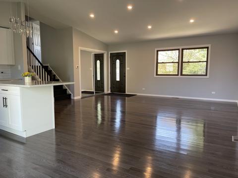 4405 Beacon Ct, Hoffman Estates, IL 60192 photo 2