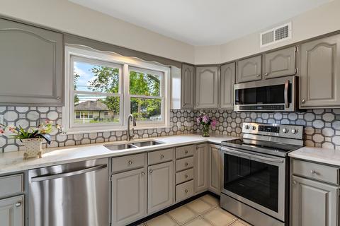 435 Cornell Ave, Des Plaines, IL 60016 photo 5