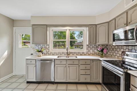 435 Cornell Ave, Des Plaines, IL 60016 photo 6