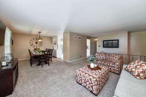 1636 S Lorraine Rd, Wheaton, IL 60189 photo 2