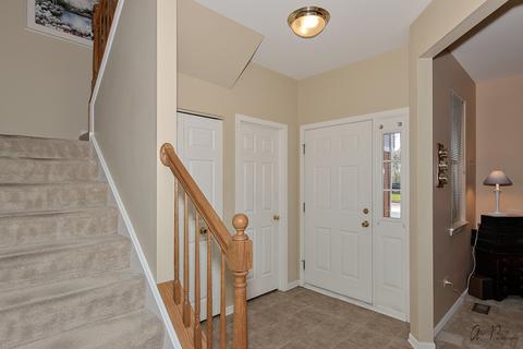 731 Legend Ln, Mchenry, IL 60050 photo 4