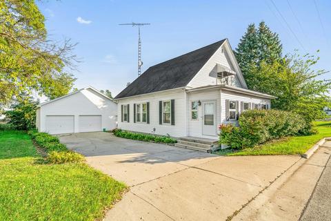 402 E Comanche Ave, Shabbona, IL 60550 photo 1
