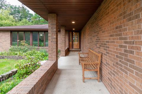 813 Area St, Mchenry, IL 60051 photo 2