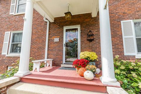 916 Douglas Ave, Elgin, IL 60120 photo 2