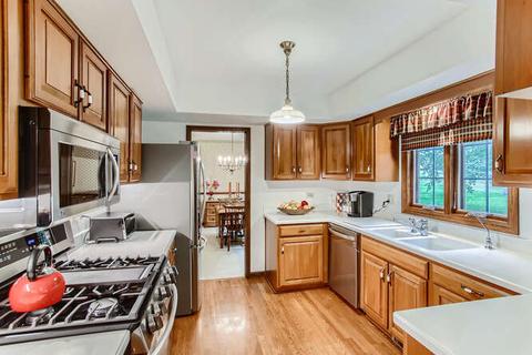 38 W225 Pars Path, Elgin, IL 60124 photo 18