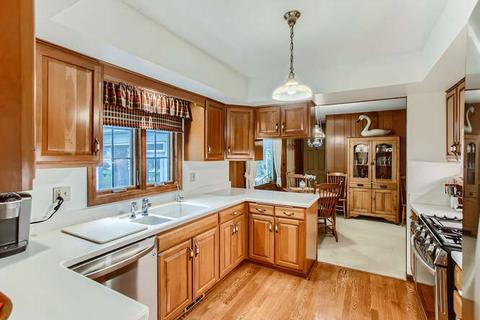 38 W225 Pars Path, Elgin, IL 60124 photo 17
