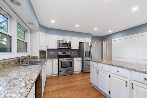 4135 Hudson Dr, Hoffman Estates, IL 60192 photo 8