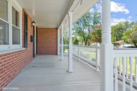 4135 Hudson Dr, Hoffman Estates, IL 60192 photo 3
