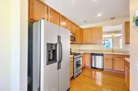 2868 Edgewater Dr, Elgin, IL 60124 photo 3