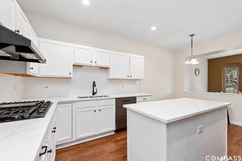 5475 Mcdonough Rd, Hoffman Estates, IL 60192 photo 7